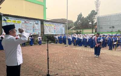 Upacara Bendera MIN 14 Al-Azhar Asy-Syarif Berjalan Khidmat, Siswa Raih Apresiasi Prestasi