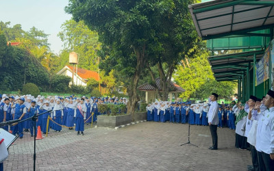 MIN 14 Al-Azhar Asy-Syarif Gelar Upacara dengan Pesan tentang Pentingnya Khusyu dan Tertib dalam Beribadah