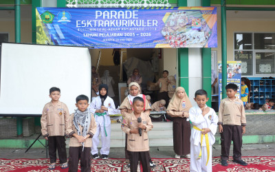 Parade Ekskul MIN 14 Al-Azhar Asy-Syarif Memeriahkan Lapangan Sekolah dengan Semangat Berkarya