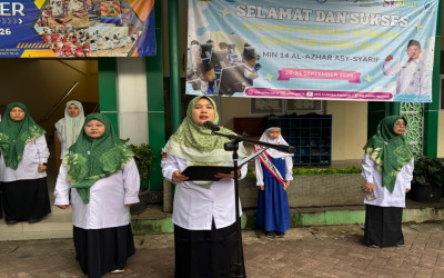 MIN 14 Al-Azhar Asy-Syarif Tanamkan Pentingnya Adab di Atas Ilmu Lewat Upacara Bendera